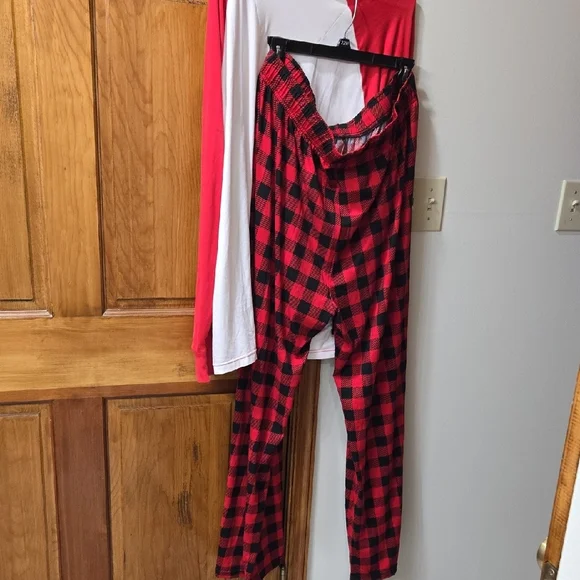 Cudl Duds Cozy Red and White Men's Pajama Set with Dog Design NWOT - Picture 3 of 5